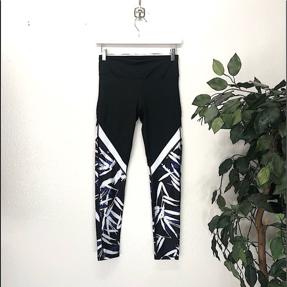 NWT Fabletics Brogran Mesh Workout Leggings - Picture 1 of 7
